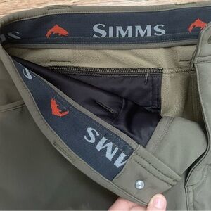 Men’s Simms Rogue Soft Shell fleece-lined pant. Size 32R